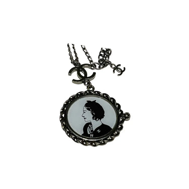 COLLIER CHANEL COCO 2003 SAUTOIR EN METAL PORTRAIT MEDAILLON